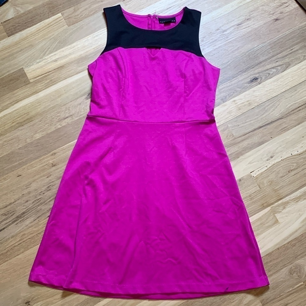 attention Sleeveless Fit & Flare Black & Pink Dress Women’s M